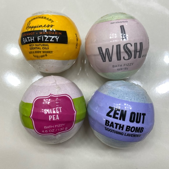 Bath & Body Works Other - 4 bath bombs